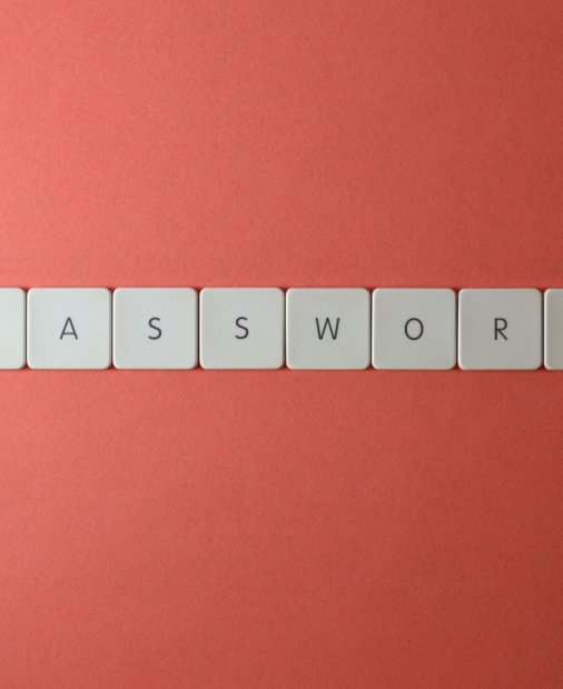 Cum să ai parole unice pentru fiecare cont și să le ții minte