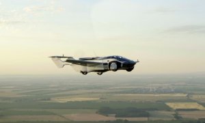 Mașina care se poate transforma în avion primește undă verde pentru zbor în UE