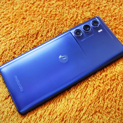REVIEW Motorola Moto G200: Telefon accesibil, putere la superlativ