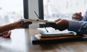 Care sunt serviciile administrative pe care le externalizează companiile la noi