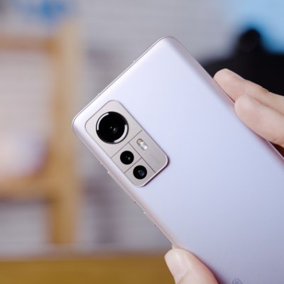 REVIEW Xiaomi 12 - flagship compact pentru 2022