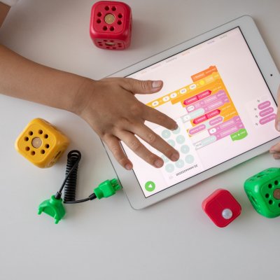 Aplicația eduKiwi School: cursuri video pentru elevi. Investiție de 1 mil. euro