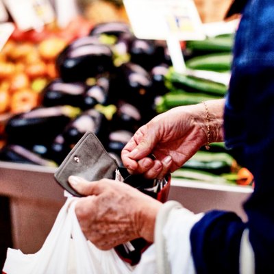 Aproape 40% din români rămân fără bani la sfârșitul lunii