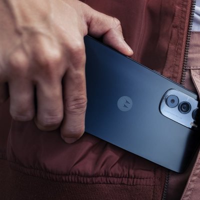 Motorola lansează moto edge 30, smartphone 5G foarte subțire la doar 6,9 mm