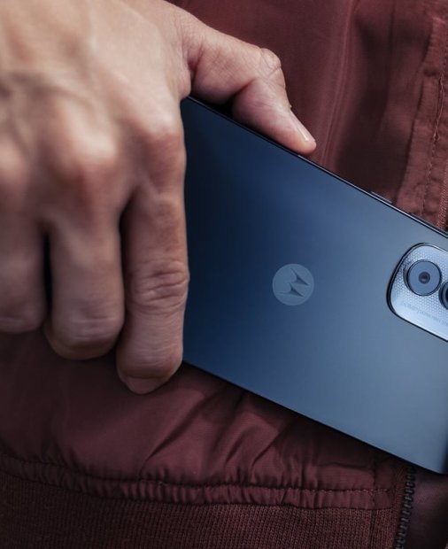 Motorola lansează moto edge 30, smartphone 5G foarte subțire la doar 6,9 mm