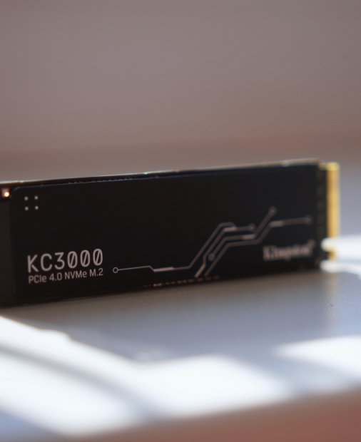 REVIEW Kingston KC3000 - un SSD PCIe 4.0 cu super viteze pentru sistemul tău
