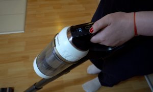 Review Samsung Bespoke Jet, aspiratorul care-ți face casa ”Monica clean”