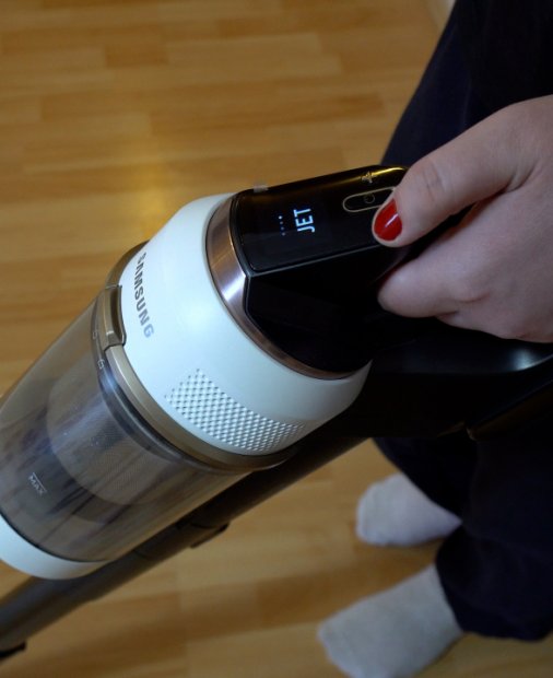 Review Samsung Bespoke Jet, aspiratorul care-ți face casa ”Monica clean”