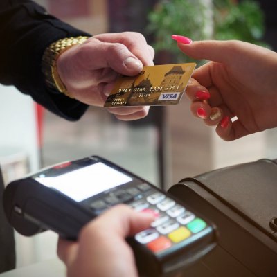 Studiu Global Payments: cât plătesc românii în medie la restaurant cu cardul