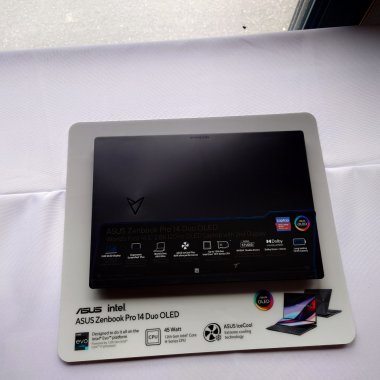 ASUS mizează pe laptop-uri ușoare și performante cu ecrane OLED pentru creștere
