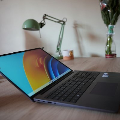 REVIEW HUAWEI MateBook D16: Ideal pentru munca de birou, bun și în deplasări