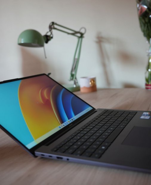 REVIEW HUAWEI MateBook D16: Ideal pentru munca de birou, bun și în deplasări