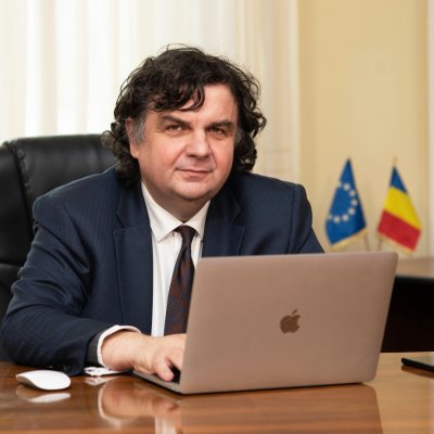Rector UPT: Companii vor să angajeze 1.000 de oameni, dar nu au de unde