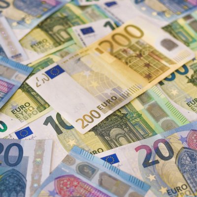 Salariu net de 1.000 €: costurile totale pentru companiile din Europa