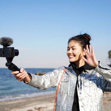Sony lansează microfonul pentru vlogging ECM-G1