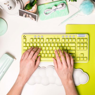Logitech lansează colecția de periferice dedicată femeilor pasionate de gaming