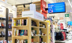 Insule de carte Cărturești în mai multe magazine Carrefour din țară