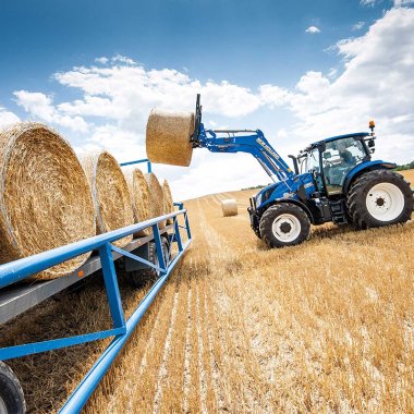 Încărcătorul frontal pentru tractor – echipamentul agricol care nu trebuie să îți lipsească