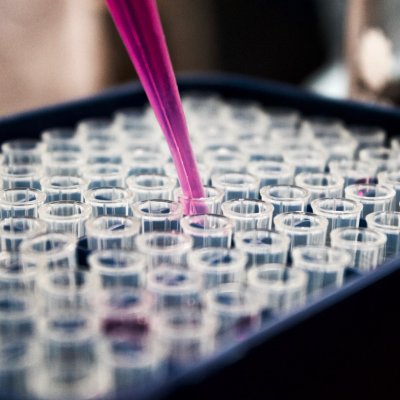 Românii de la Synaptiq, grant de 158.000€ pentru tratamentul cancerului