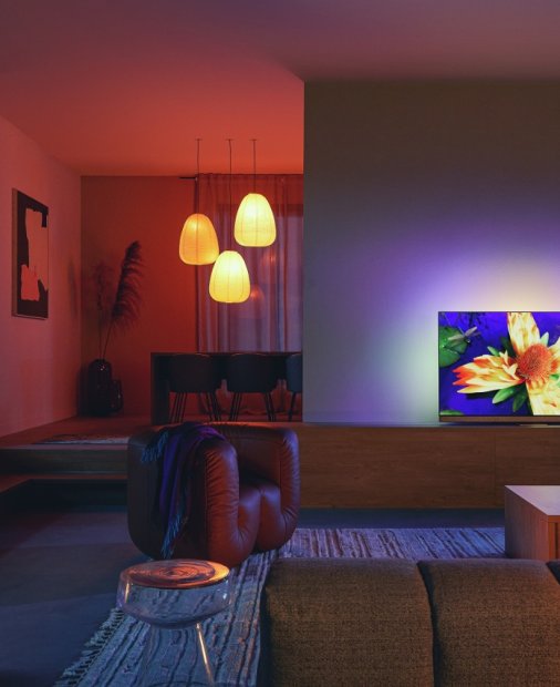 Philips lansează noile TV-uri Ambilight OLED+, soundbar-uri Fidelio și căști cu conducție osoasă