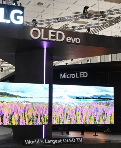 IFA 2022: LG prezintă un TV imens de 97 de inci, dar și un aparat de curățat încălțările