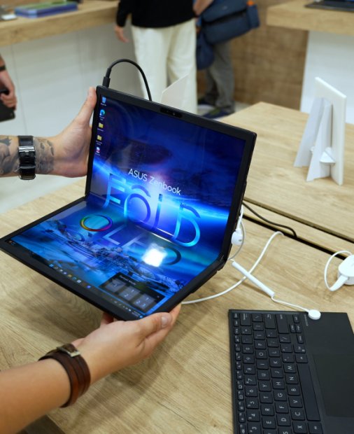 HANDS ON IFA 2022 - Laptopul cu ecran pliabil - experiment sau viitorul gamei?