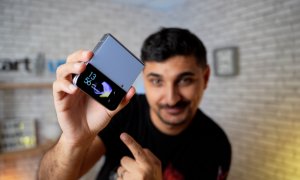 REVIEW Samsung Galaxy Z Flip4: tips & tricks, setări și ce poți face cu telefonul
