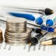 Românii economisesc mai mult și pentru zile negre, dar și pentru a se educa