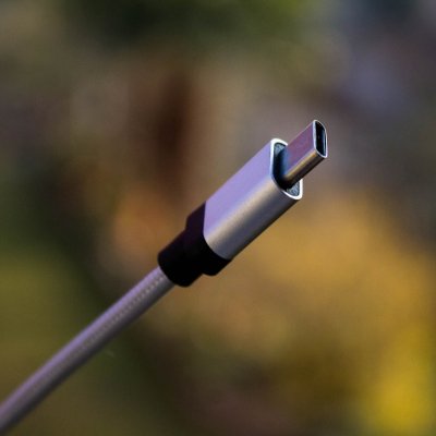 A trecut legea USB-C în Parlamentul European: devine încărcătorul unic din UE