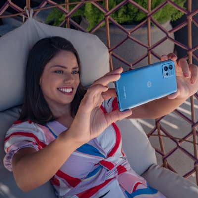 Motorola lansează moto g72, telefon cu o cameră de 108 MP, display OLED și încărcare rapidă