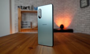 REVIEW Sony Xperia 5 IV - cel mai ușor de recomandat telefon Sony
