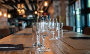 Impactul inflației: 1 din 2 români merge mai rar la restaurant