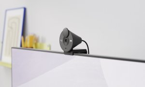 Logitech lansează camerele web Brio 300 Full-HD cu corectare automată a luminii