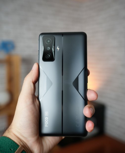 REVIEW POCO F4 GT - când un telefon performant nu este neapărat și scump