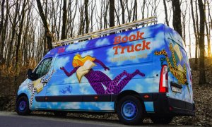 Book Truck: o nouă bibliotecă mobilă duce cărțile la copiii de la sat