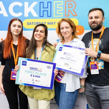 Primele câștigătoare ale hackathonului HackHER - aplicația de design interior