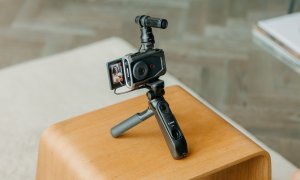 Canon lansează o cameră ultracompactă pentru vlogging în mișcare