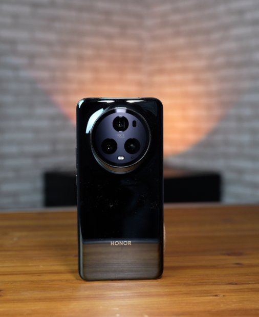 Honor Magic5 Pro - telefonul cu unele dintre cele mai bune camere foto