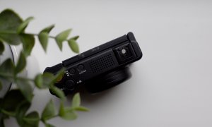 Sony lansează noua cameră de vlogging cu obiectiv superangular cu zoom, ZV-1 II