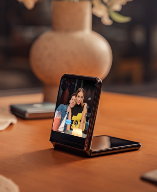 Motorola lansează pliabilul moto razr 40 Ultra cu un ecran secundar mare