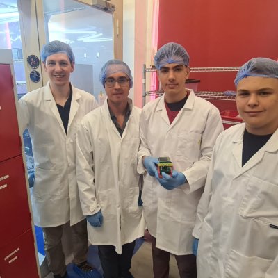 Cinci elevi români trimit în spațiu un al doilea satelit cu ajutorul SpaceX