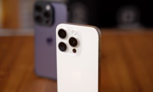 REVIEW iPhone 15 Pro - marele plus pe care-l aduce USB-C și action buton