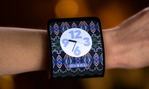 Motorola vrea să lanseze un telefon care se îndoaie în jurul încheieturii