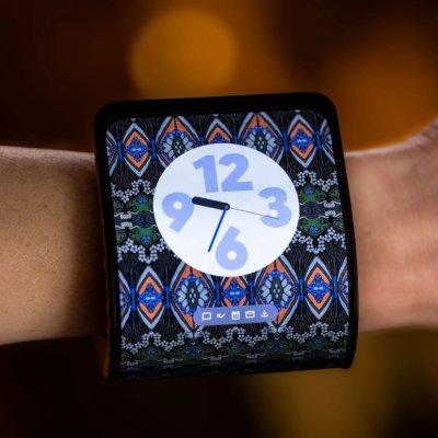 Motorola vrea să lanseze un telefon care se îndoaie în jurul încheieturii