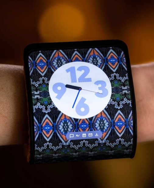 Motorola vrea să lanseze un telefon care se îndoaie în jurul încheieturii