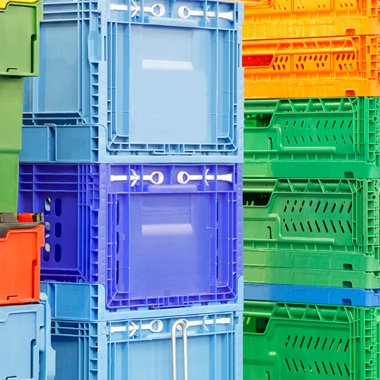 Avantajele aduse de paleții din plastic în sarcinile de logistică