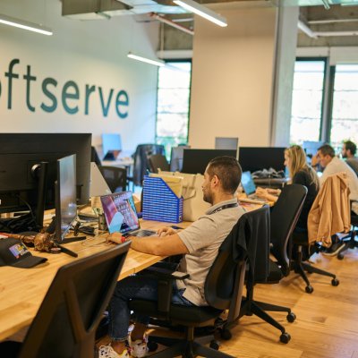 Cum influențează inteligența artificială generativă productivitatea echipelor