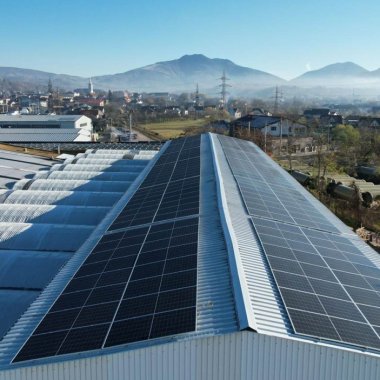 Pro Credit Bank: 3,15 mil euro pentru construirea unei centrale fotovoltaice