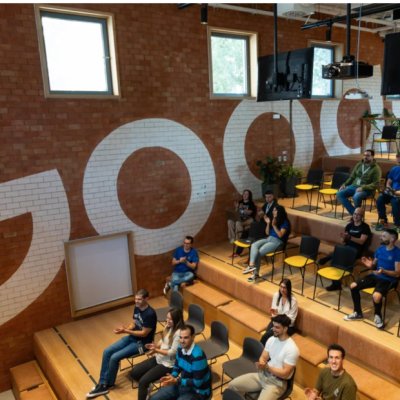 Specializare în cybersecurity pentru studenții români prin granturi Google