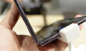 Honor Magic V2 se vinde bine: 1 milion de telefoane pliabile au fost produse